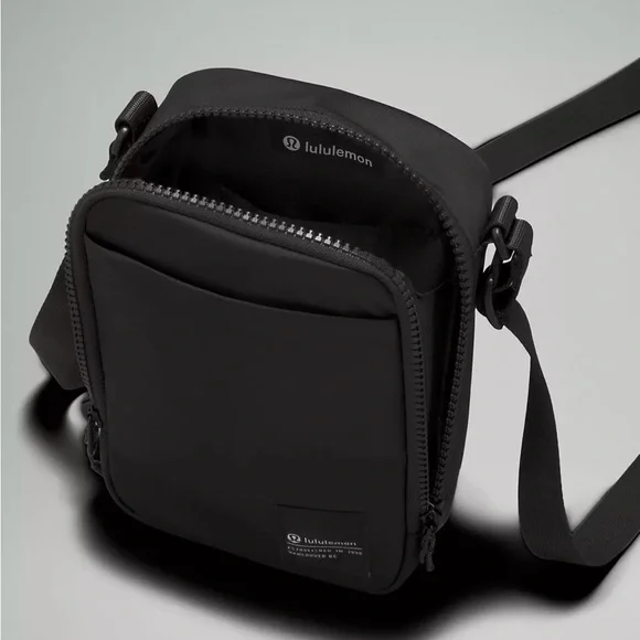 Lululemon Easy Access Crossbody Bag 1.5L - Picture 6 of 6